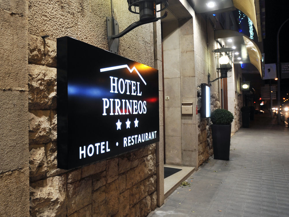 Hotel Pirineos Figueres  Bagian luar foto